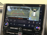 【バックモニター】 車庫入れの後方確認や、バックで駐車場に出入りの際等に後方を確認するのをお手伝いできます