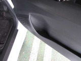 運転席ドア、ボトルホルダー画像です。