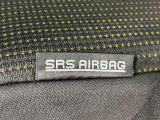 車両側方からの衝撃を緩和するSRSサイドエアバッグ(運転席/助手席)に加えて,SRSカーテンシールドエアバックも標準装備