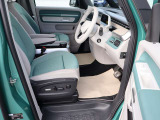 認定中古車保証1年間距離無制限の保証とロードアシスタンスサービスが全車に付帯されています。また、1年間または2年間の延長保証(有償)もご利用いただけます。