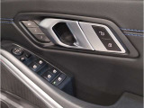 BMWはドアが分厚いです。衝突によりドアがつぶれてしまった場合にも外からいち早くドアを開けれるよう考えられています。数十秒の救出の遅れが命につながりかねない場合、こういった配慮が重要なポイントです。