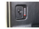 リヤヒーターも装備されています。調整レバーはスライドドアのそばにあります。寒い時も暑い時も快適です。