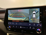 レクサスのお車はすべてバックモニターを標準装備。駐車時のご不安を解消する、パノラミックビューモニターも装備しています。