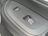 後列にもシートヒーターがありますよ!一緒に乗られる方にもおもてなしが出来る車です。エアコン吹き出し口もあるので背中も正面も温まりますし、エアコンよりもすぐ温まるのも良いポイントです