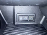 充電用USB端子付き。スマートフォンなどの充電に便利です。