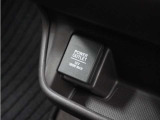 ◆12V電源ソケット◆スマートフォンの充電等にも便利な電源ソケット!使いやすい場所に装備されています。