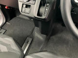 運転席から助手席の移動が簡単です
