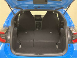 リヤシ-トを倒せば更に荷物を載せることができます。