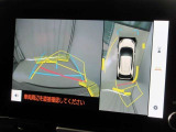 パノラミックビューモニター付きです。車両を上から見たような映像をディスプレイオーディオ画面に表示。運転席からの目視だけでは見にくい、車両周辺の状況をリアルタイムでしっかり確認できます。