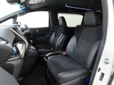 大きく開くドアでスムーズな乗降ができます。
