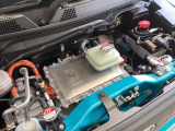 ボンネット内は電気自動車を走行させるためのパワートレインがあります。もちろんきれいにクリーニング済です
