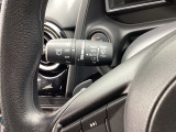 レバーをAUTOの位置にしているとき、レインセンサーが雨を感知すると、雨量に応じてワイパーが自動で作動してくれるオートワイパーを装備!設定変更で非作動にすると、間欠作動に固定されます。