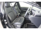 【運転席&助手席】シートは黒を基調にしたスタイリッシュなデザインです。クリーニング済みですので清潔感があり気持ち良く乗っていただけます♪