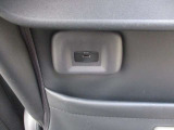運転席・助手席シートバックには、USB外部入力端子がついています。