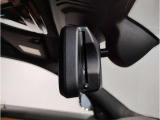 【ミラー内蔵ETC】BMWのETCシステムはルームミラー内蔵型となります。ルームミラー配置により収納スペースを確保しています。
