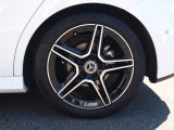 メルセデスベンツ純正アルミホイールは、強度に優れ、デザイン性も兼ね備えております!!