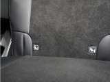 ◆ISOFIX◆シートベルトいらずでチャイルドシートと固定金具を連結するだけでガッチリ固定できます。