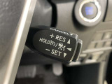 レーダークルーズコントロール(車速追従機能)付きです。車速に応じて追従支援してくれるので、ロングドライブも快適です。詳細は販売店スタッフまでおたずねください。
