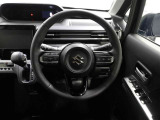 各操作スイッチなどもハンドルから手を放すことなく操作可能で安全運転に支援いたします!