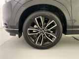 機敏さを引き立てる純正アルミ 225/50 R18 装着!