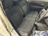 運転席まわりには十分なスペースがあり、大柄な方でもゆったり運転していただける環境です。