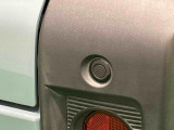 コーナーセンサーを車の前後に装備! 障害物の距離に応じて警告音を変えてお知らせします