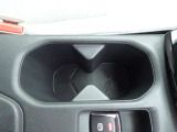ドリンクホルダー★すぐ手が届く位置にドリンクホルダーを装備しています。運転中の水分補給もご安心です♪
