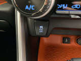 ビークルスタビリティコントロール、いわゆる横滑り防止装置です。ABSと連携し、高いレベルでの安全走行が可能となっております。装置に頼らず、安全運転を心がけましょう。