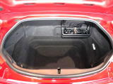 神戸マツダ神戸西インター店は、通常ディーラー+&alpha;の次世代型店舗としてROADSTER EXPERIENCE SPACEの冠を掲げ、「いつでも・誰でも・気軽に会いに行ける」ロードスターUカー専門店。