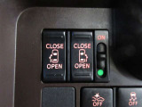 両側電動スライドドア。運転席から操作できるので乗り降りが楽です。