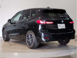 BMWはダウンフォースにより、車両を安定させるため、車の底は平らな造りとなっております。BMWの走行性能に対するこだわりはこういったところにも御座います。