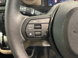 ステアリングにオーディオ操作スイッチが付いています。オーディオ画面に直接タッチしなくても操作が出来ますので、運転に集中できます。