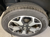 純正アルミホイールです。足元が引き立つので、車全体のイメージがアップしますよ!