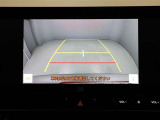 バックモニター装着車は後退時の強い味方です♪車庫入れや縦列駐車の際、後退操作の参考になるガイドラインをナビ画面に表示します。