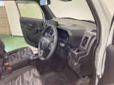 ご覧いただきありがとうございます!安心保証付きの展示車を多数揃えておりますのでお気軽にお尋ねください。