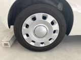 八光自動車社内でホイールキャップを塗装おこなっております。車体などご希望があれば塗装致します。