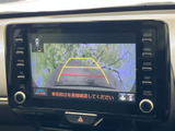 高画質ディスプレイで、映像も鮮明に楽しめます。安全運転をサポートする機能も充実しています。