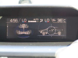 小さなモニターに車両の情報が表示されます。