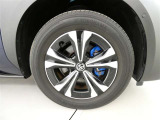 純正18インチのアルミホイールは、やっぱり車にピッタリマッチするデザインですね。