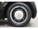 純正のホイールキャップが足元を飾ります!タイヤサイズは155/65R14です。