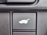 運転席に座ったままリアゲートを電動でスマートに開閉できるパワーテールゲートスイッチです。