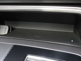 【ワイヤレス充電】コード不要のワイヤレス充電が装備されています。一部対応していない機種もございます。