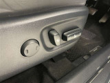 パワーシート搭載。微妙な調整が手軽にでき、ピッタリのポジションで運転することが可能です。