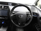 各操作スイッチなどもハンドルから手を放すことなく操作可能で安全運転に支援いたします!
