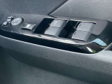 パワーウインドウスイッチです。運転席はオート機能付きです。