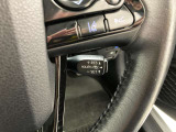 前方の車との車間を設定し、スピードを上げたり緩めたりを自動で行ってくれる追尾式の「レーダークルーズ」。上級装備の一つです!高級車にしかつかない嬉しい機能です。