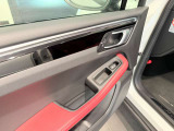 ご納車後は最寄りのポルシェセンターにてメンテナンス、保証をお受けいただけます。
