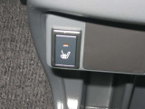 運転席だけでなく助手席にもシートヒーターがついてます。