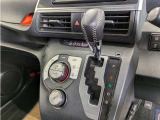 シンプルで使いやすいシフトレバー