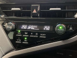 左右独立温度コントロールフルオートエアコンです。運転席、助手席それぞれで独立して温度設定ができます。冷え性の方が乗っても安心ですね♪